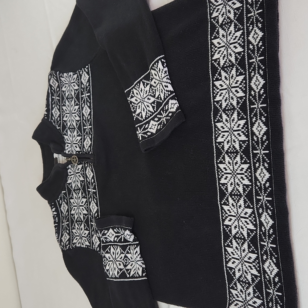 Breckenridge 1/4 zip snowflake sweater. Size L - Picture 6 of 8